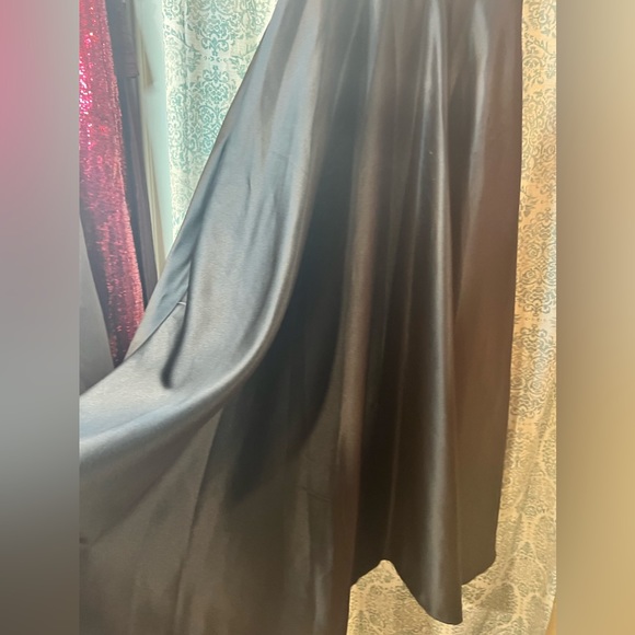 Black and Silver Jeweled Gown w pockets - Picture 8 of 12